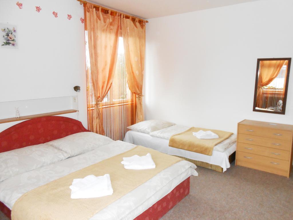 White Rabbit Hall Podebrady Ruang foto
